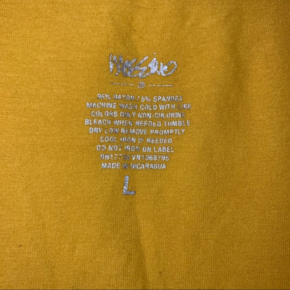 🔴 Bright Yellow Vneck Soft Layering Tshirt - Picture 2 of 3